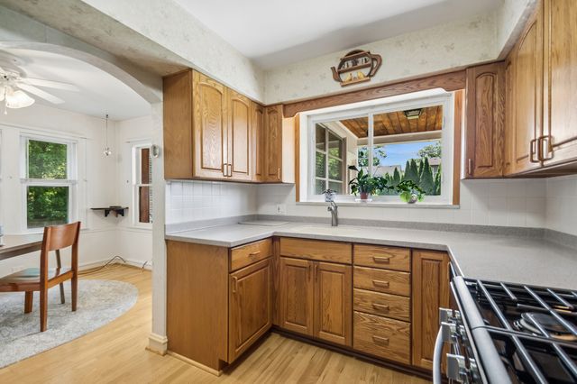 6241 N Leroy Avenue, Chicago, IL 60646