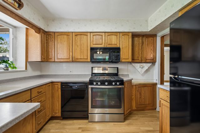6241 N Leroy Avenue, Chicago, IL 60646