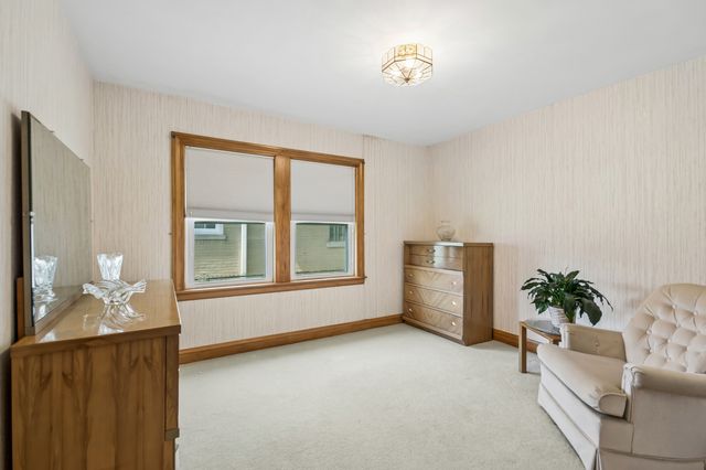6241 N Leroy Avenue, Chicago, IL 60646