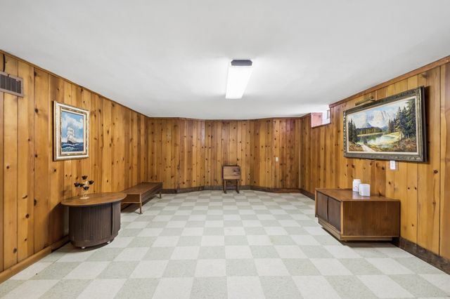 6241 N Leroy Avenue, Chicago, IL 60646