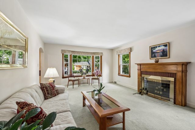 6241 N Leroy Avenue, Chicago, IL 60646