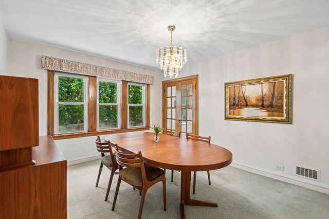6241 N Leroy Avenue, Chicago, IL 60646