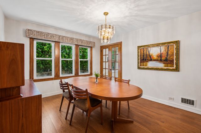 6241 N Leroy Avenue, Chicago, IL 60646