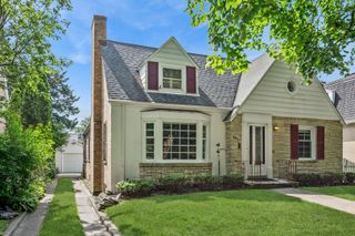 6241 N Leroy Avenue, Chicago, IL 60646