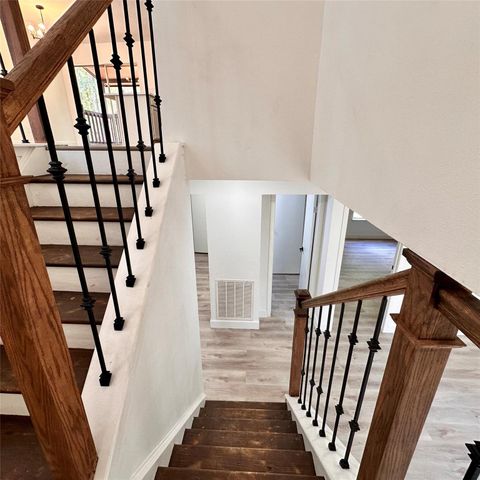 2047 Aspen Glade Drive, Houston, TX 77339