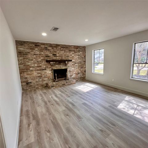 2047 Aspen Glade Drive, Houston, TX 77339