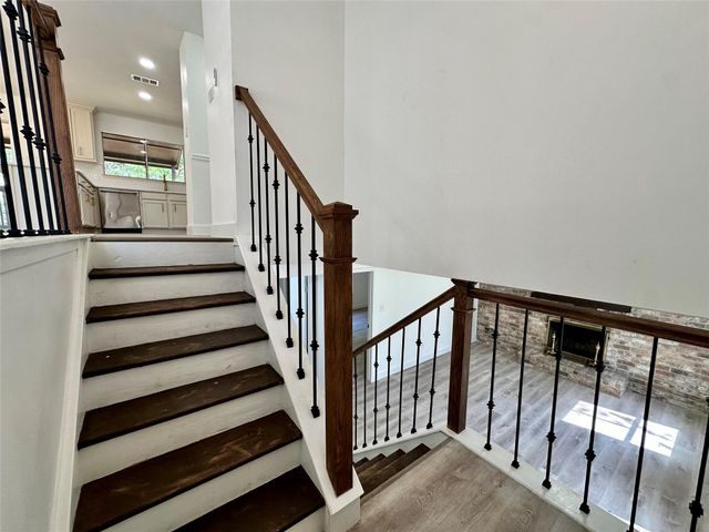 2047 Aspen Glade Drive, Houston, TX 77339