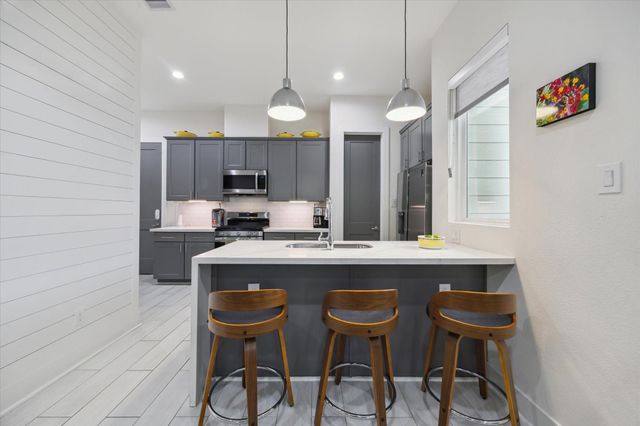 2408 Saint Charles Street, Houston, TX 77004