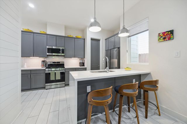 2408 Saint Charles Street, Houston, TX 77004