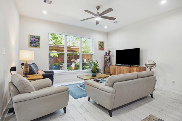 2408 Saint Charles Street, Houston, TX 77004