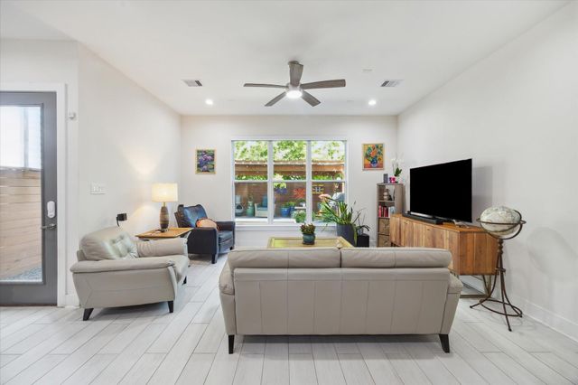 2408 Saint Charles Street, Houston, TX 77004