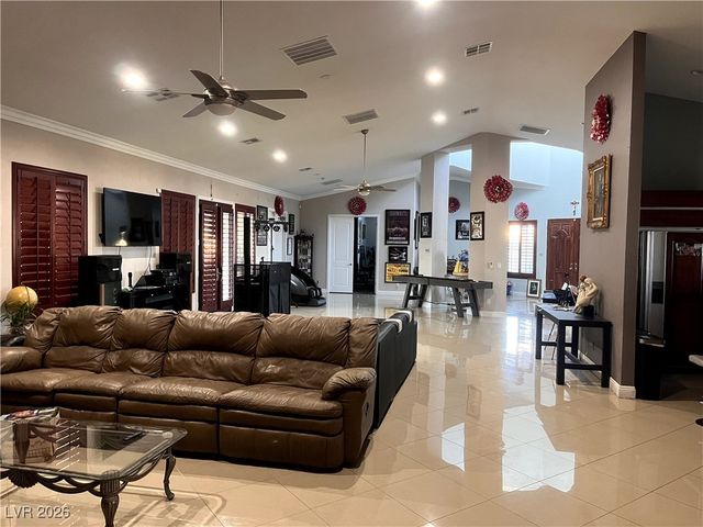 6445 Ponderosa Way, Las Vegas, NV 89118