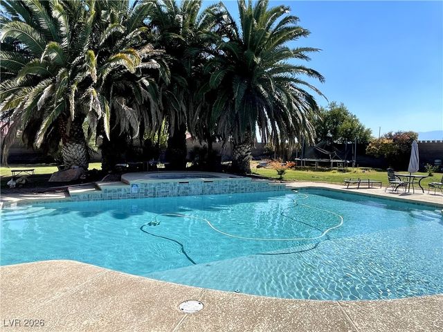 6445 Ponderosa Way, Las Vegas, NV 89118