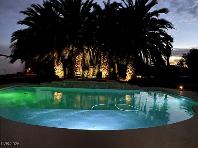 6445 Ponderosa Way, Las Vegas, NV 89118