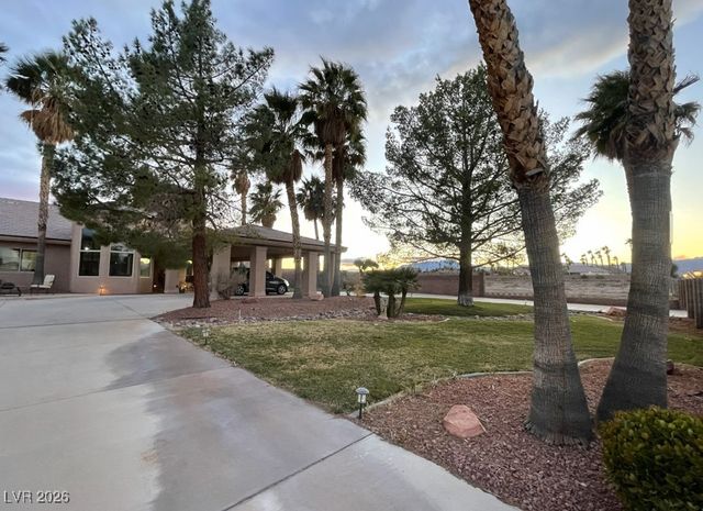 6445 Ponderosa Way, Las Vegas, NV 89118