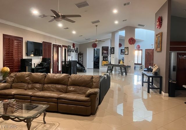 6445 Ponderosa Way, Las Vegas, NV 89118