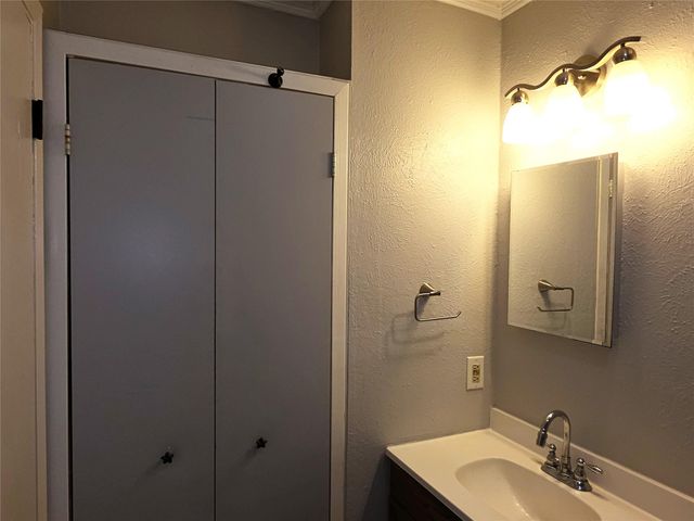 1108 Green Downs DR, Round Rock, TX 78664