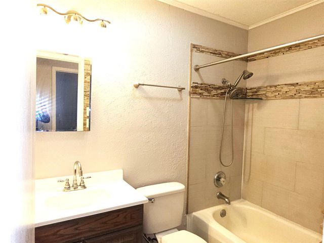 1108 Green Downs DR, Round Rock, TX 78664