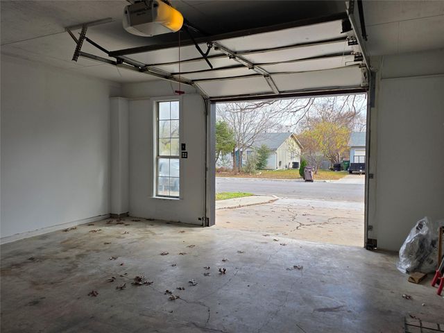 1108 Green Downs DR, Round Rock, TX 78664