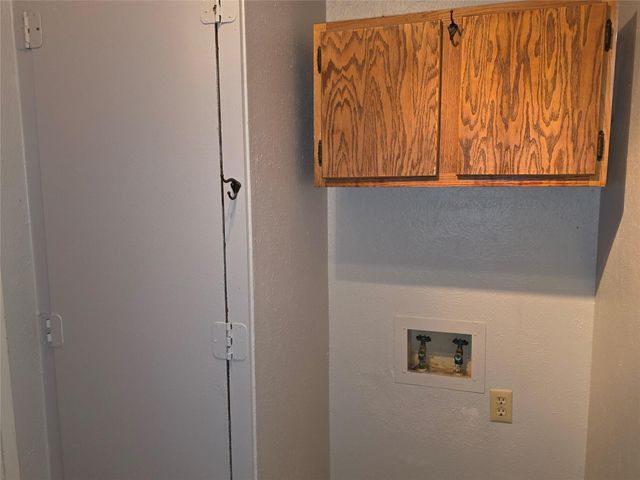 1108 Green Downs DR, Round Rock, TX 78664