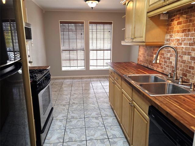 1108 Green Downs DR, Round Rock, TX 78664