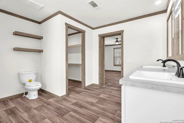 136 Syrah St, La Vernia, TX 78121