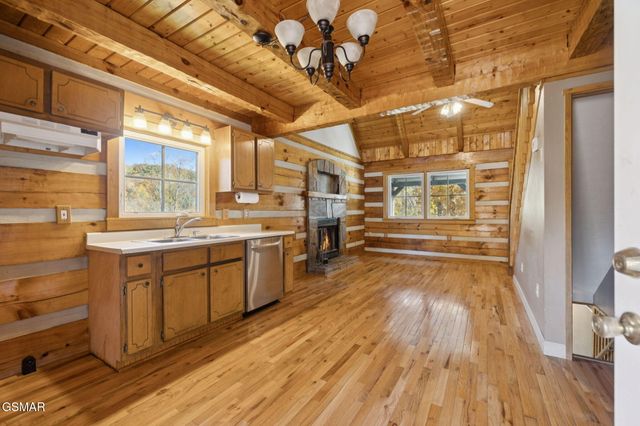 306 Beech Ridge Lane, Gatlinburg, TN 37738