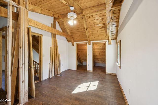 306 Beech Ridge Lane, Gatlinburg, TN 37738