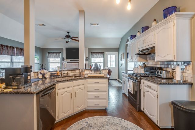 2410 Green Willow Court, Arlington, TX 76001