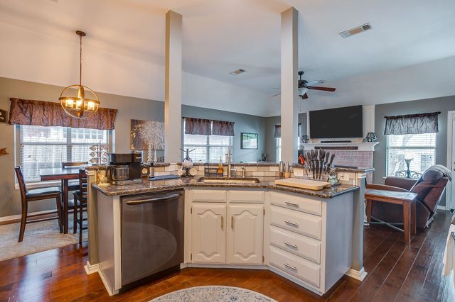 2410 Green Willow Court, Arlington, TX 76001