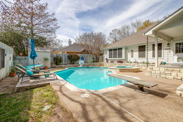 2410 Green Willow Court, Arlington, TX 76001