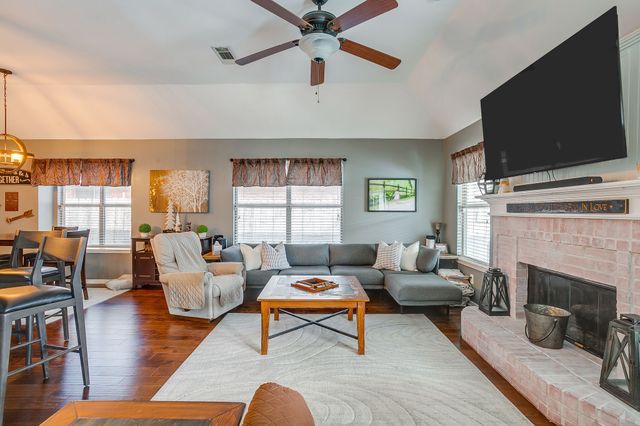 2410 Green Willow Court, Arlington, TX 76001