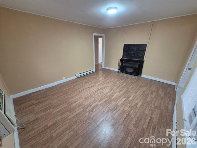 8 White Avenue, Asheville, NC 28803