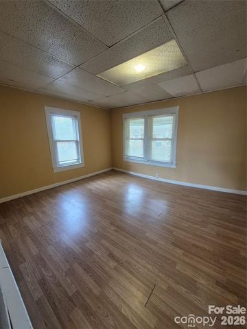 8 White Avenue, Asheville, NC 28803