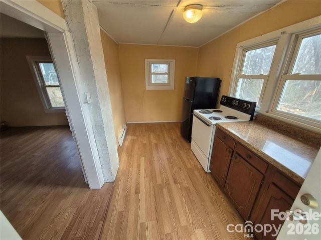 8 White Avenue, Asheville, NC 28803