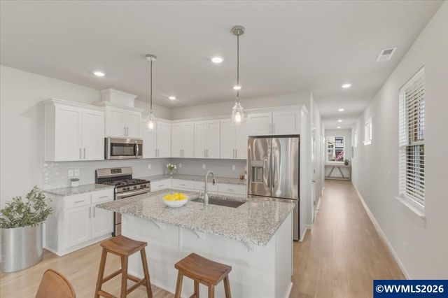 6335 SE Rebecca St, Albany, OR 97322