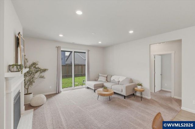 6335 SE Rebecca St, Albany, OR 97322