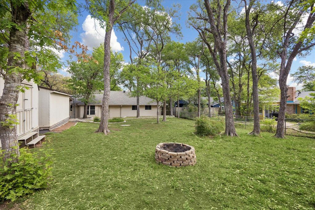 1815 Parkside LN, Austin, TX 78745