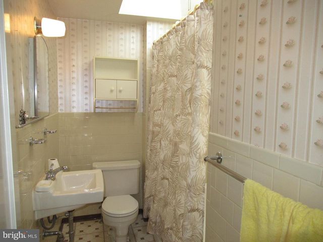 654 BEECH AVE, Glenolden, PA 19036