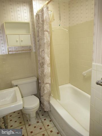 654 BEECH AVE, Glenolden, PA 19036