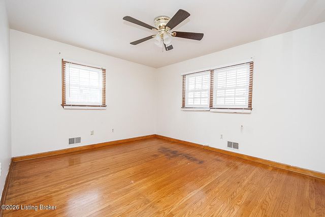 1502 Hobart Ct, Louisville, KY 40216