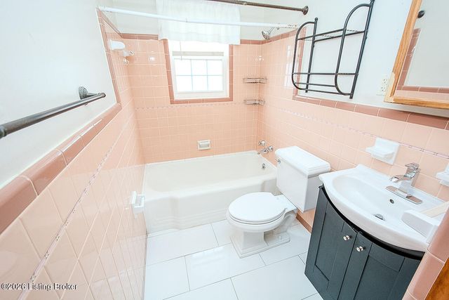 1502 Hobart Ct, Louisville, KY 40216