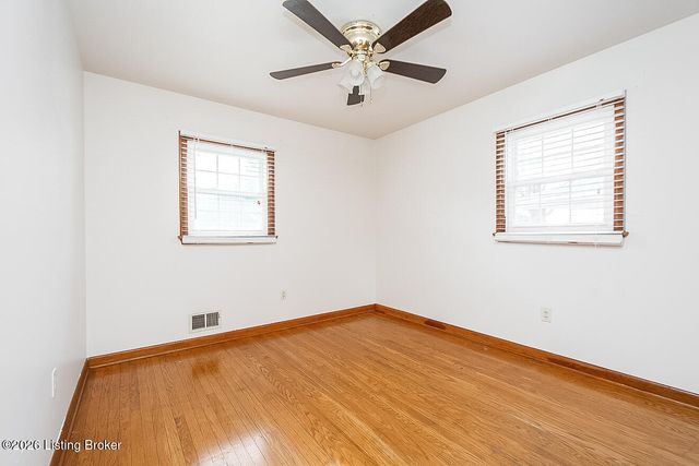 1502 Hobart Ct, Louisville, KY 40216