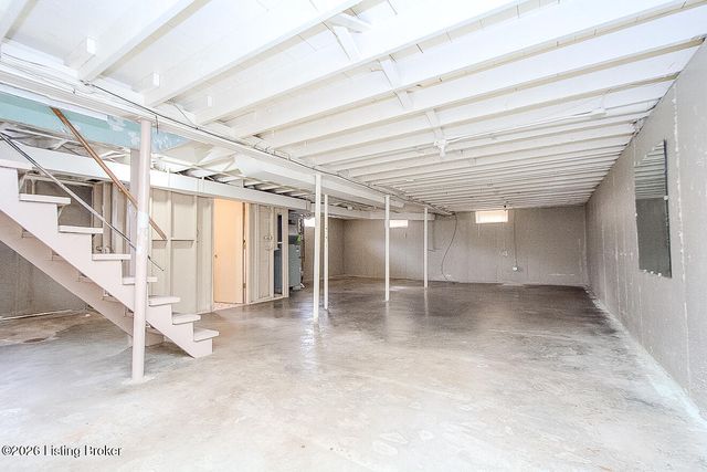 1502 Hobart Ct, Louisville, KY 40216