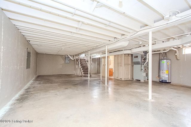 1502 Hobart Ct, Louisville, KY 40216