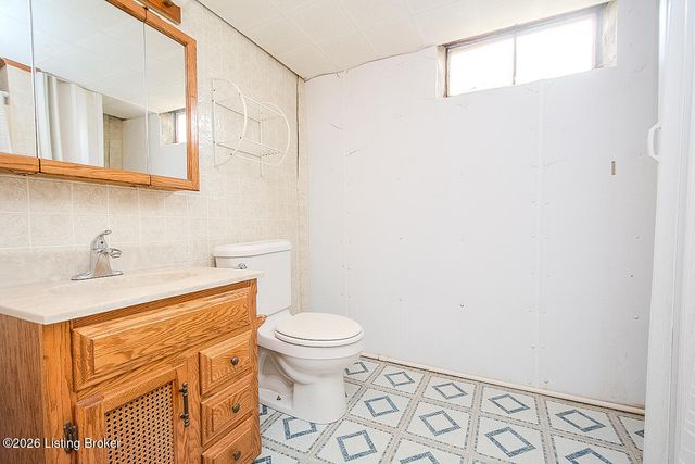 1502 Hobart Ct, Louisville, KY 40216