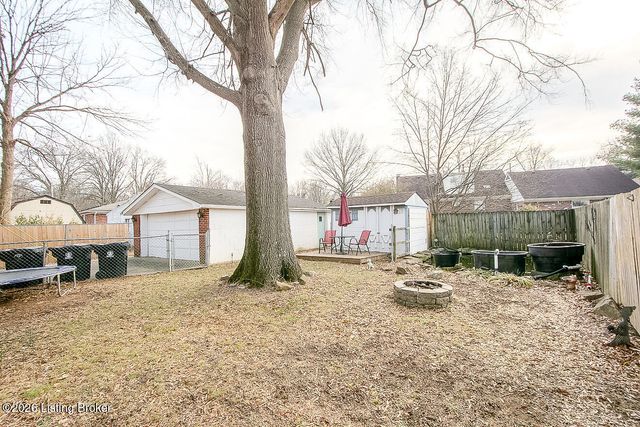 1502 Hobart Ct, Louisville, KY 40216