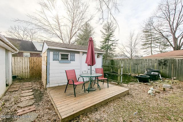 1502 Hobart Ct, Louisville, KY 40216