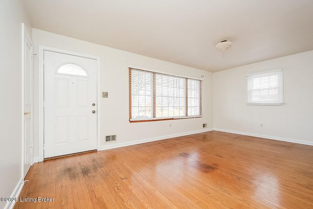 1502 Hobart Ct, Louisville, KY 40216