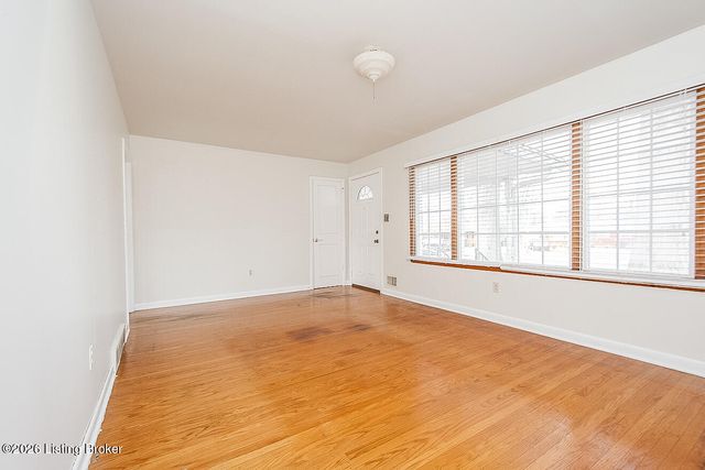 1502 Hobart Ct, Louisville, KY 40216